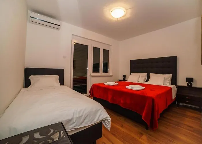 Split Beach Apartment Спліт