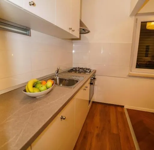 Split Beach Apartment Апартаменти *