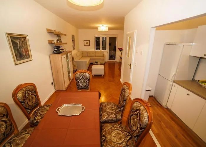 Split Beach Apartment Спліт