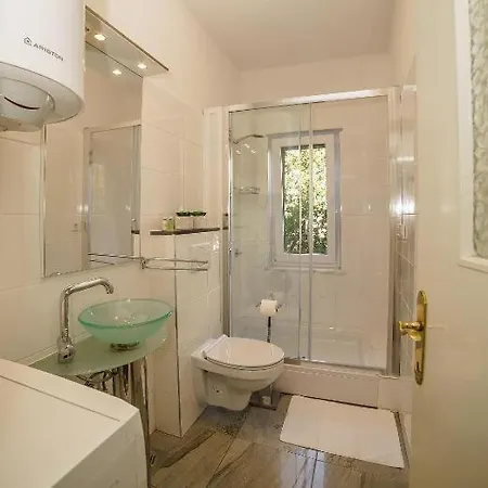 Апартаменти Split Beach Apartment *