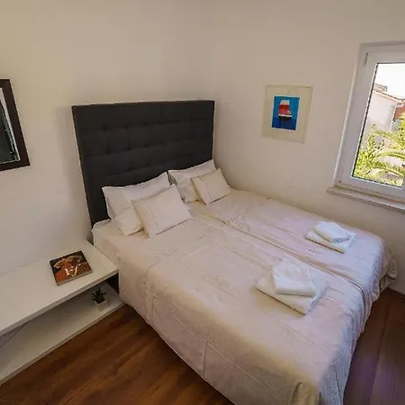 Апартаменти Split Beach Apartment