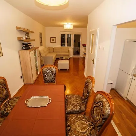 Split Beach Apartment Спліт