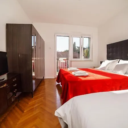 Split Beach Apartment Апартаменти *